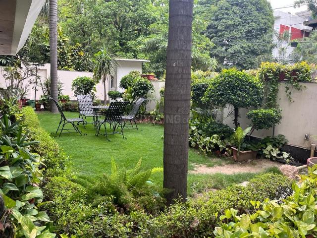 6 BHK Independent House in New Friends Colony for resale New Delhi. The reference number is 19037703