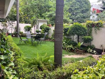 6 BHK Independent House in New Friends Colony for resale New Delhi. The reference number is 20064070