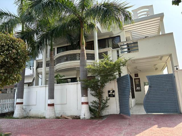 6 BHK Independent House in Omaxe City for rent Lucknow. The reference number is 20197513