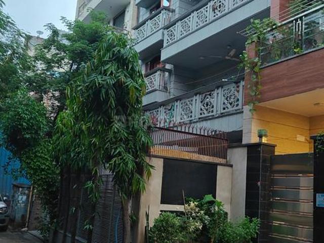6 BHK Independent House in Pitampura for resale New Delhi. The reference number is 15316989