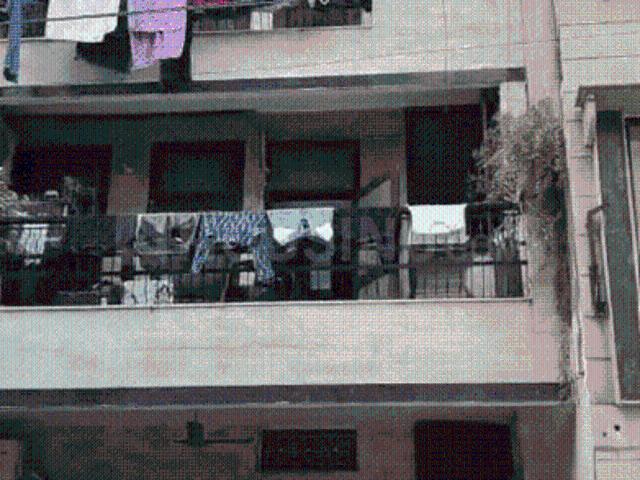 6 BHK Independent House in Pitampura for resale New Delhi. The reference number is 21040702