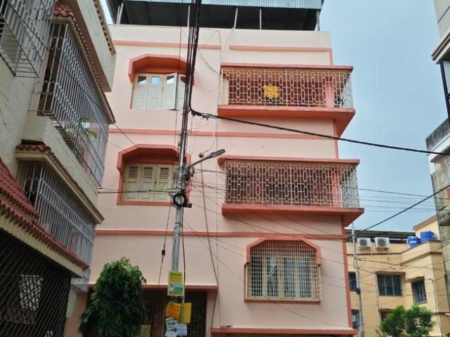 6 BHK Independent House in Santoshpur for resale Kolkata. The reference number is 20750180