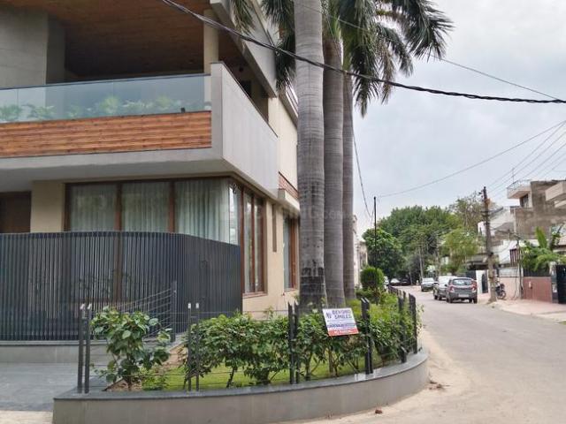 6 BHK Independent House in Sector 12 for resale Panchkula. The reference number is 19850958