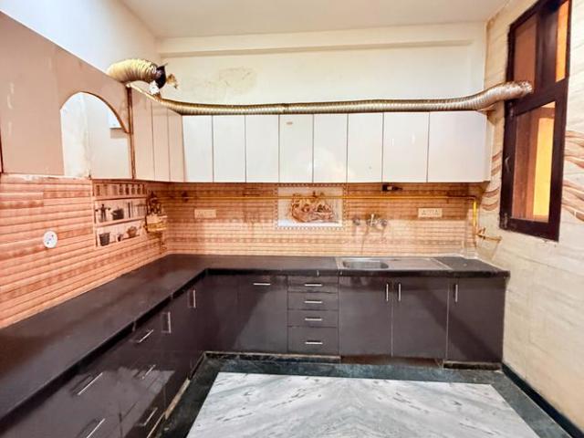 6 BHK Independent House in Sector 15A for rent Noida. The reference number is 21342037