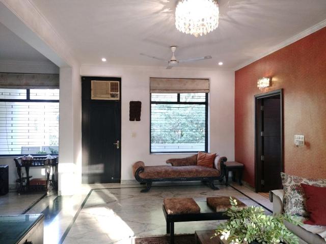 6 BHK Independent House in Sector 17 for resale Faridabad. The reference number is 18463150