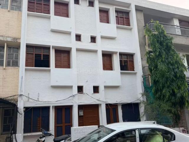 6 BHK Independent House in Sector 22 for resale Chandigarh. The reference number is 21206618