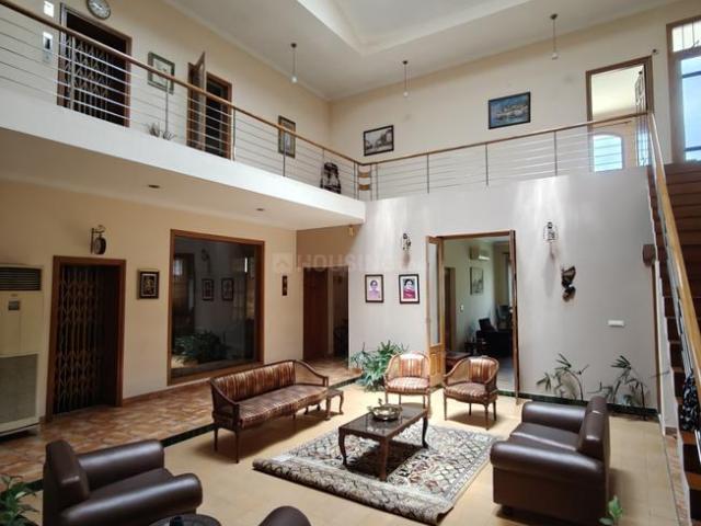 6 BHK Independent House in Sector 28 for resale Chandigarh. The reference number is 20739096