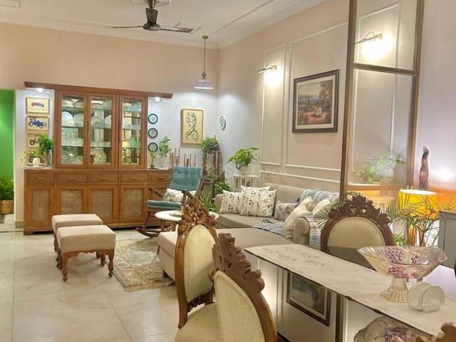 6 BHK Independent House in Sector 31 for resale Noida. The reference number is 20107427