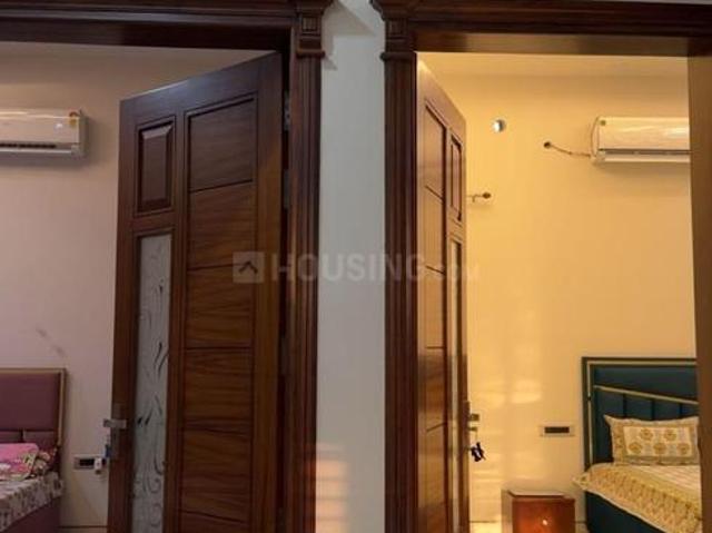 6 BHK Independent House in Sector 31 for resale Noida. The reference number is 21286080