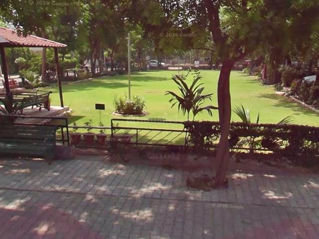 6 BHK Independent House in Sector 33 for resale Chandigarh. The reference number is 19853772