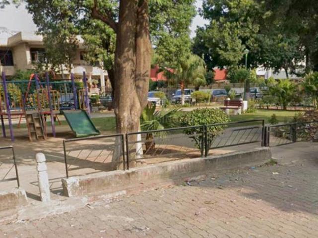 6 BHK Independent House in Sector 34 for resale Chandigarh. The reference number is 19828177