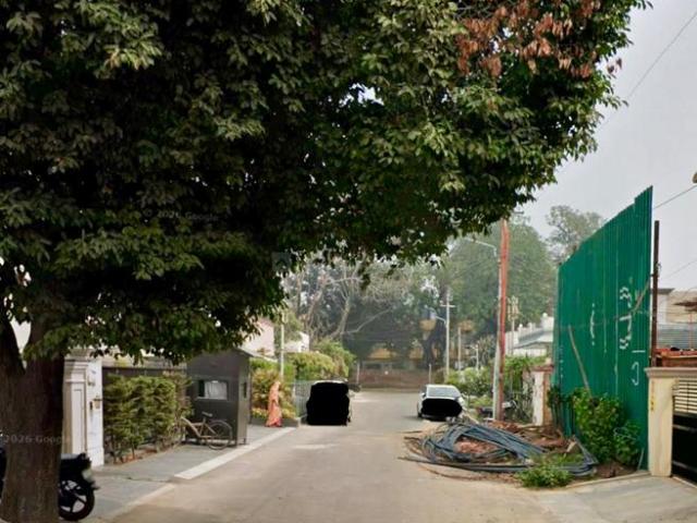 6 BHK Independent House in Sector 35 for resale Chandigarh. The reference number is 20238627