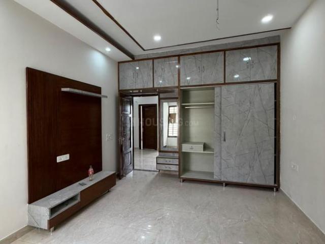 6 BHK Independent House in Sector 35 for resale Chandigarh. The reference number is 21010650