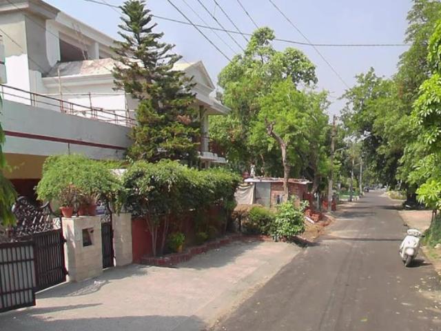 6 BHK Independent House in Sector 36 for resale Chandigarh. The reference number is 19173438