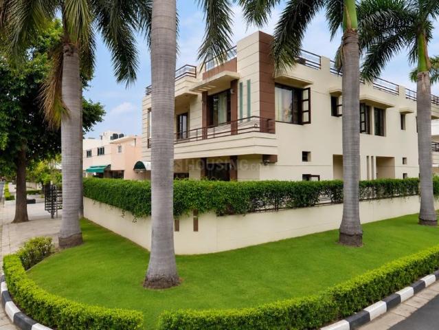 6 BHK Independent House in Sector 36 for resale Chandigarh. The reference number is 20645089