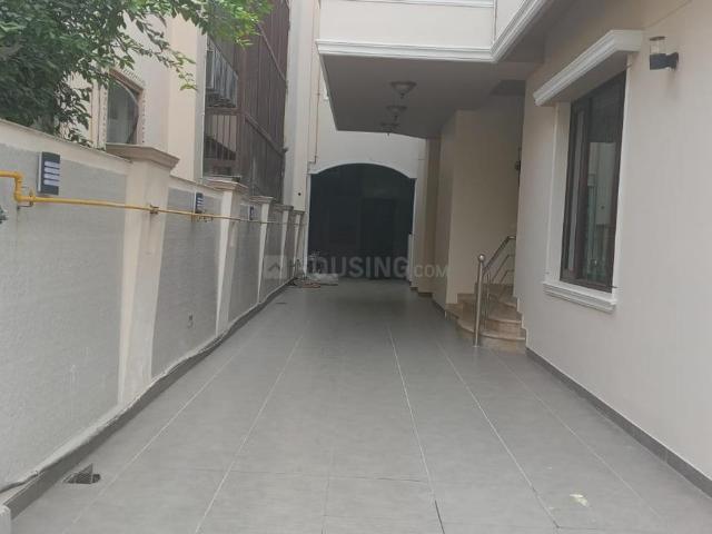 6 BHK Independent House in Sector 36 for resale Noida. The reference number is 13996026