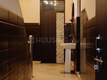 6 BHK Independent House in Sector 38 Rohini for resale New Delhi. The reference number is 12310116