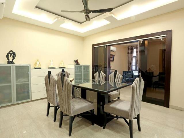 6 BHK Independent House in Sector 39 for resale Noida. The reference number is 21176064