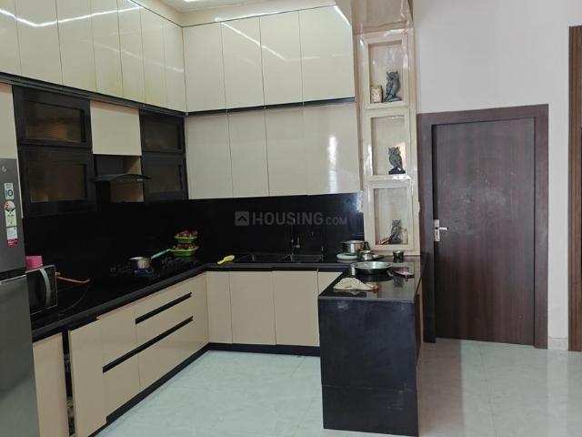 6 BHK Independent House in Sector 7 for resale Gurgaon. The reference number is 21060004
