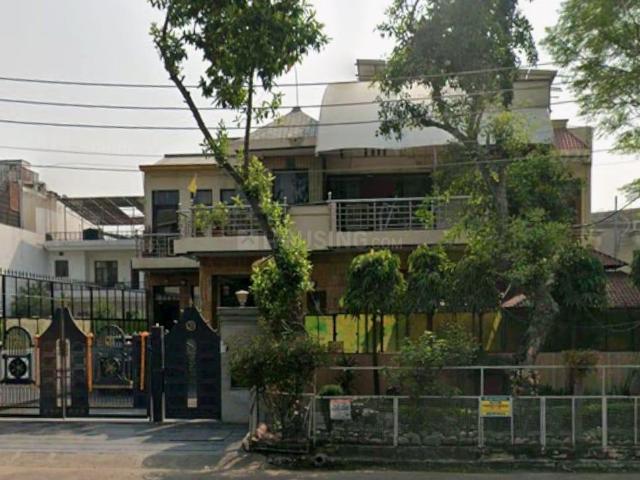 6 BHK Independent House in Sector 46 for resale Chandigarh. The reference number is 20920876