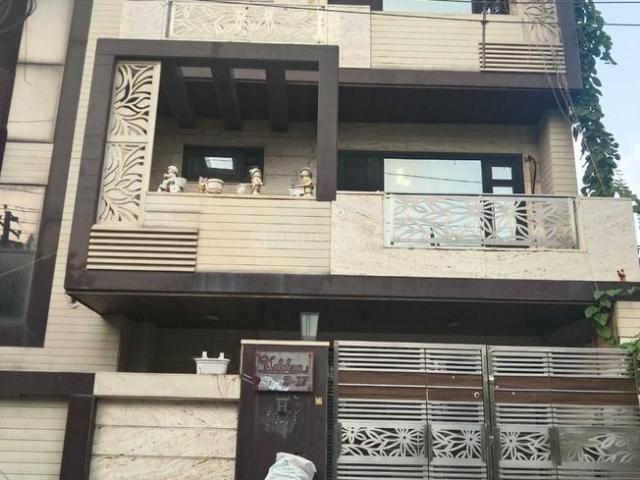 6 BHK Independent House in Sector 50 for resale Noida. The reference number is 21288093