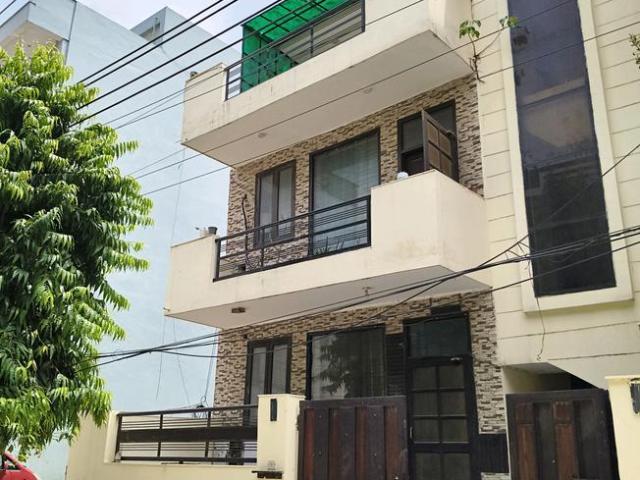 6 BHK Villa in Sector 52 for resale Gurgaon. The reference number is 20453616