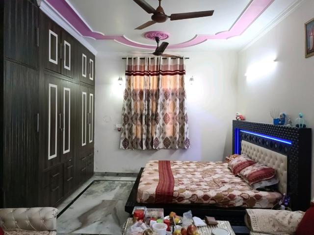6 BHK Independent House in Sector 6 Rohini for resale New Delhi. The reference number is 13170590
