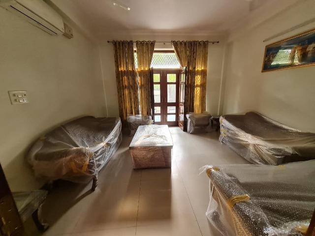 6 BHK Independent House in Sector 71 for resale Noida. The reference number is 20628423