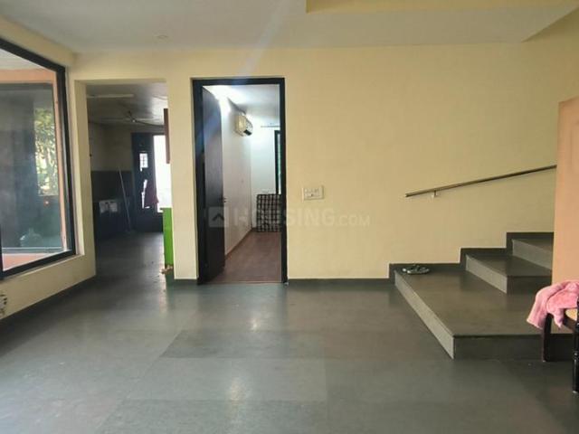 6 BHK Independent House in Sector 72 for resale Noida. The reference number is 16335220
