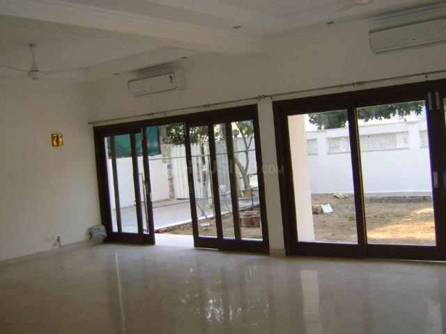 6 BHK Independent House in Shanti Niketan for resale New Delhi. The reference number is 21026564