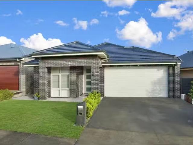 6 Bigg Street, Schofields House for rent Listed by Smita Saga.
