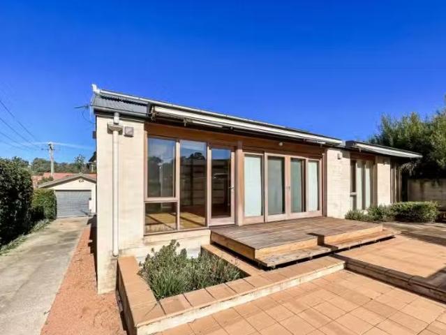 6 Biffin St, Cook House for rent Listed by Charissa Turbin of.