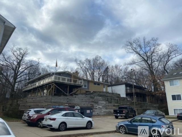 6 BR, 2 BA Apartment 1415 Sutherland Ave, Kalamazoo, MI 49006