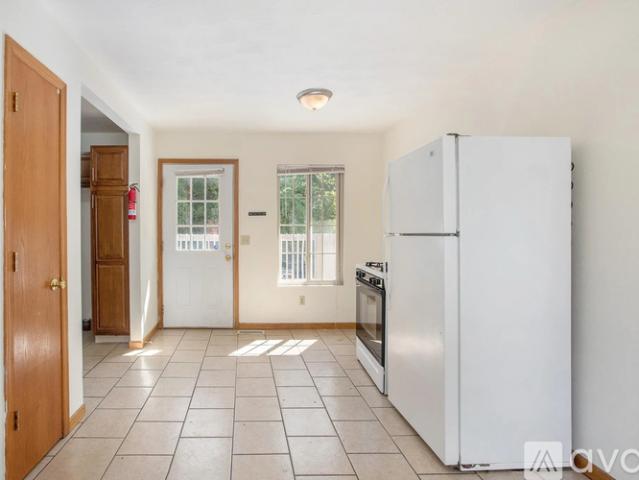 6 BR, 2 BA Apartment 1321 Lafayette Ave, Kalamazoo, MI 49006
