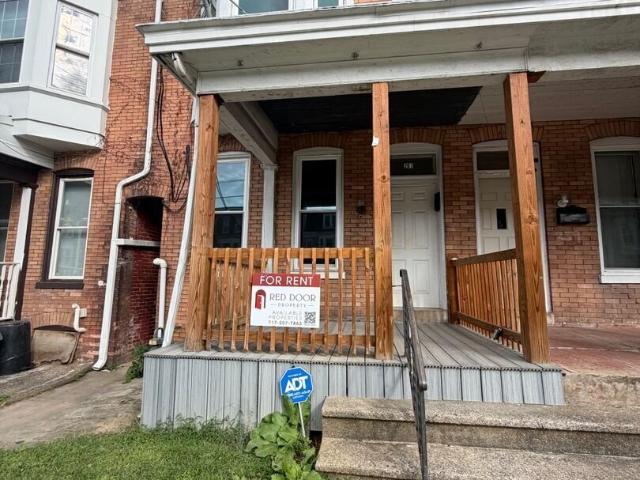 6 BR, 2 BA Apartment 261 W Jackson St, York, PA 17401