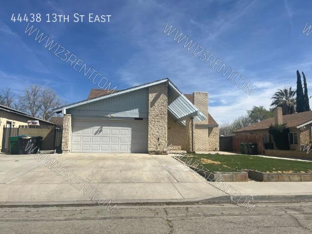 6 BR, 2 BA Apartment 44438 13th St East, Lancaster, CA 93535