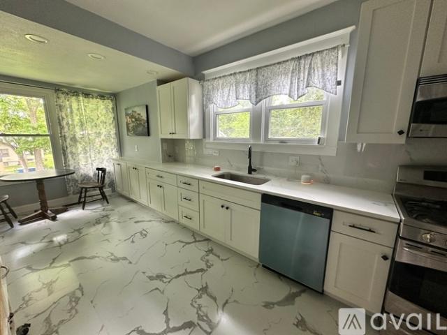 6 BR, 2 BA Apartment 9003 Lackland Road, Overland, MO 63114