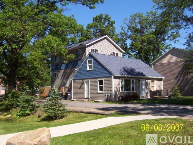 6 BR, 3 BA Apartment 1204 Euclid Ave, Kalamazoo, MI 49006
