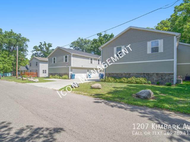 6 BR, 3 BA Apartment 1207 Kimbark Ave, Kalamazoo, MI 49006