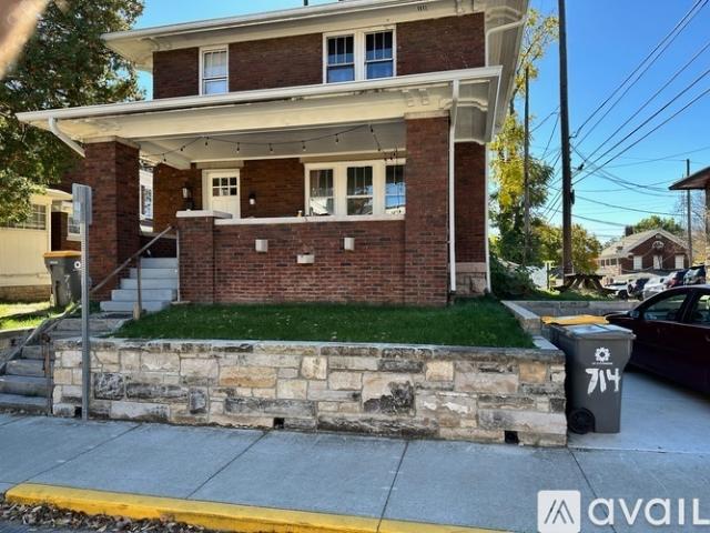 6 BR, 3 BA Apartment 714 E 9th St, Unit 3, Bloomington, IN 47408