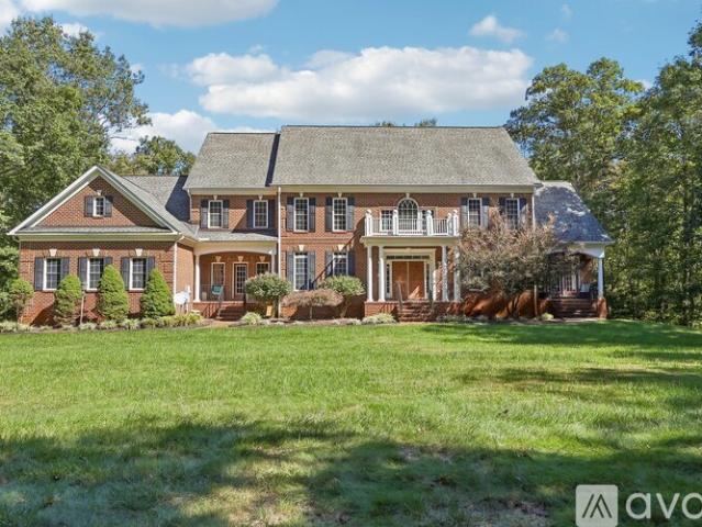 6 BR, 4.4 BA Apartment 8601 General Sykes Circle, Fredericksburg, VA 22407