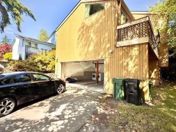 6 BR, 4 BA Apartment 14124 Phinney Ave N, Seattle, WA 98133