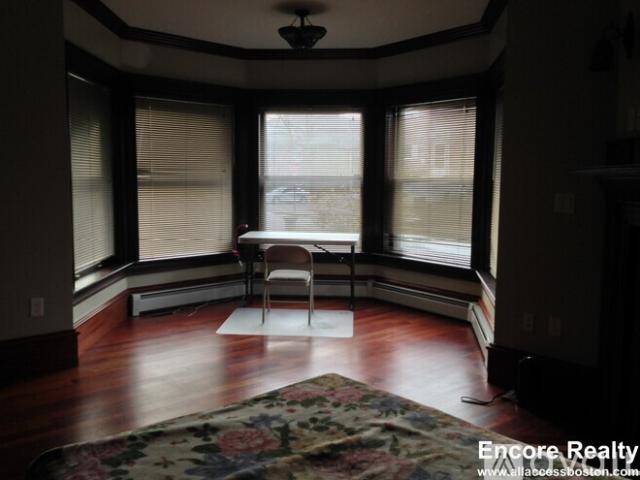 6 BR, 4 BA Apartment 9 Francis St, Unit 1, Brookline, MA 02446