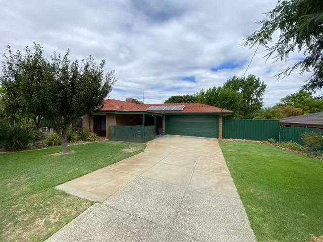 6 Bresnahan Place, MARANGAROO, WA 6064 House for Rent