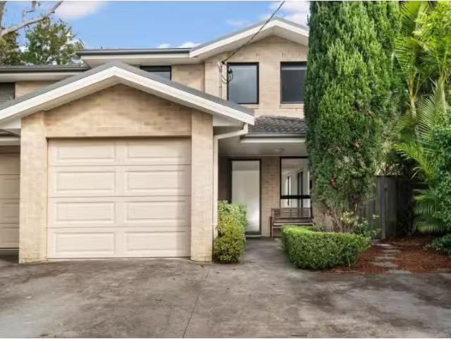 6 Brinawa Street, Mona Vale House for rent Listed by Clare Na.
