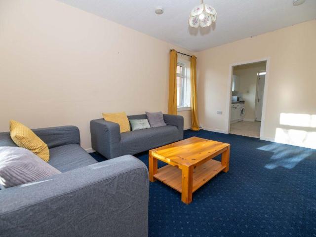 6 Broomhouse Terrace, City of Edinburgh, EH11 3SU, United Kingdom | 2 bed apartment for rent #139404140 | Rentberry
