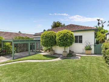6 Bruce Street, Kogarah Bay House for rent Listed by Stuart T.
