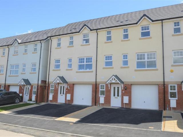 6 Cae Wyndham, Clare Garden. 3 bed townhouse to rent £1,695 pcm £391 pw