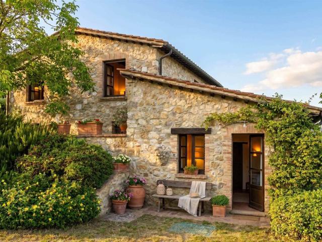 6 Camere Casale in Campagna Toscana In Vendita A1190. 450m² Sarteano