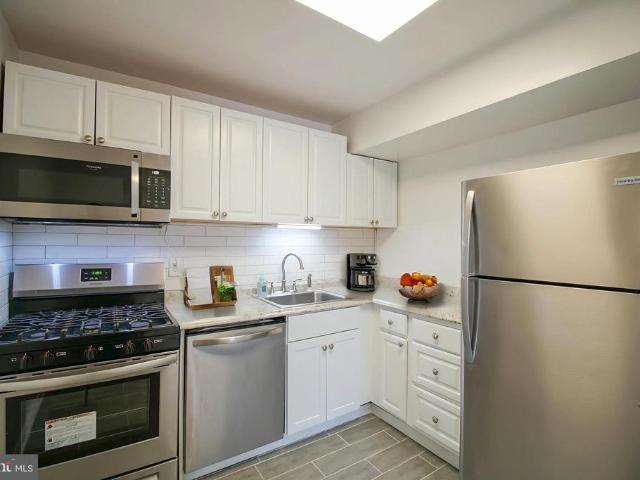 6 Canterbury Square # 301